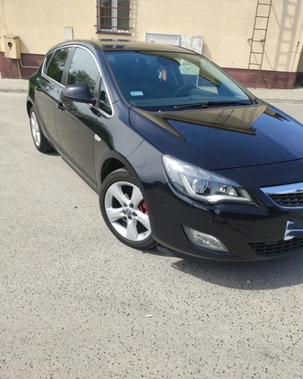 Opel Astra cena 23000 przebieg: 234000, rok produkcji 2010 z Wadowice małe 46